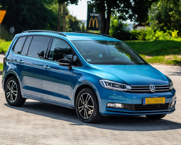 The blue Volkswagen Touran purchased by Saraih and David